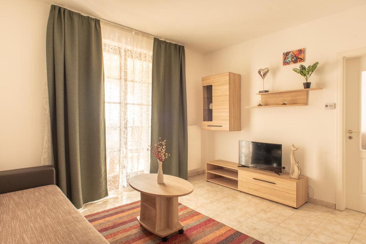 Modor Apartman Alsópáhok Dış mekan fotoğraf