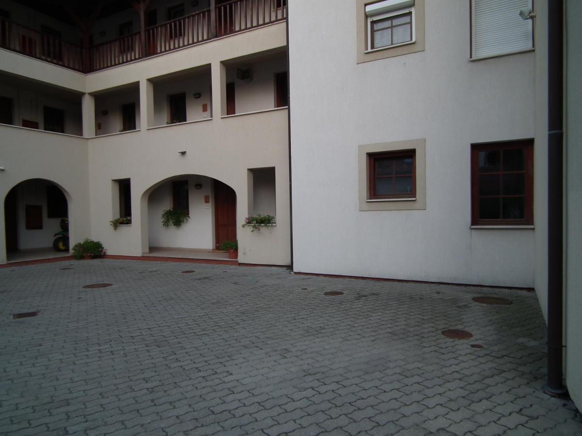 Modor Apartman Alsópáhok Oda fotoğraf